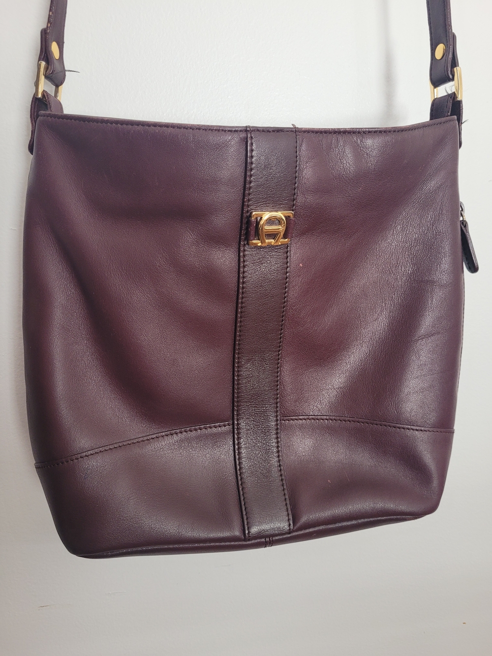 Etienne Aigner Leather Burgundy Shoulder Bag Zip Top Gold Hardware Logo 80's